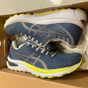 Like New! ASICS Gel-Cumulus 22 w/ Box womens 8.5